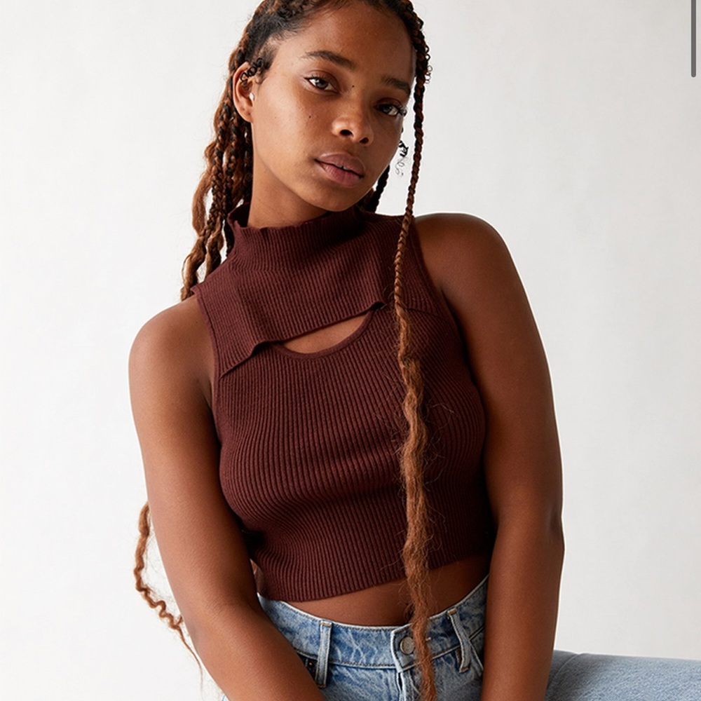 Kendall & Kylie Cutout Mock Neck Tank Top